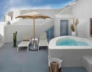 Luna Santorini Suites